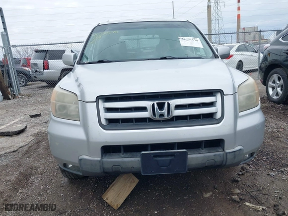 2008 Honda Pilot SE with VIN 5FNYF283X8B020295, listed as a IAAI auction lot 41737578 with 210,998 mi miles. Bid and sale history available at carsss.com. Image 12.