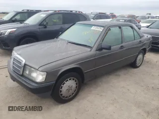 1987 Mercedes-Benz 190 z VIN WDBDA28D1HF353257, wystawiony jako Copart lot #81200264 z przebiegiem Nie podano mil oraz Nie do naprawy. Historia ofert i sprzedaży dostępna na DreamBid. Obrazek 1.