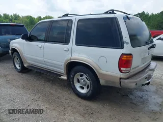 2000 Ford Explorer Eddie Bauer с VIN 1FMDU64E5YZB10754, выставлен на аукционе IAAI как лот 42410468 с пробегом 209 690 миль миль и . История ставок и продаж доступна на DreamBid. Изображение 3.