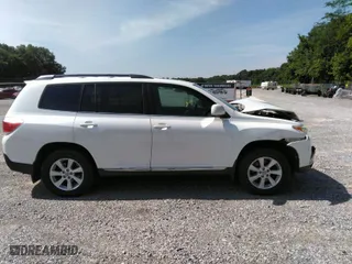 2011 Toyota Highlander with VIN 5TDBK3EH3BS081157, listed as a IAAI auction lot 39747506 with 297,751 mi miles. Bid and sale history available at carsss.com. Image 14.
