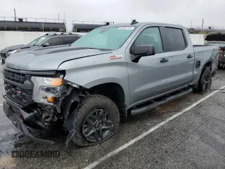 2024 Chevrolet Silverado 1500 Custom Trail Boss with VIN 3GCPDCEK4RG251868, listed as a Copart auction lot 43393145 with 7,472 mi miles and Salvage Title. Bid and sale history available at carsss.com. Image 1.