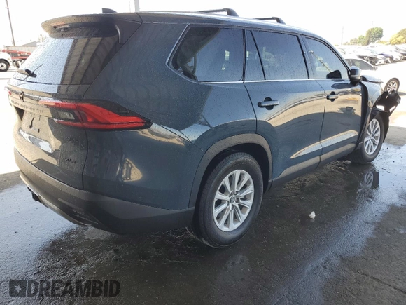 2024 Toyota Highlander XLE with VIN 5TDAAAA58RS013686, listed as a Copart auction lot 52045785 with 11,857 mi miles and Salvage title. Bid and sale history available at DreamBid. Image 3.