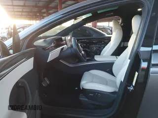 2022 Tesla Model X Plaid z VIN 7SAXCBE69NF352875, wystawiony jako IAAI lot #41964970 z przebiegiem 34 065 mil mil oraz . Historia ofert i sprzedaży dostępna na DreamBid. Obrazek 5.
