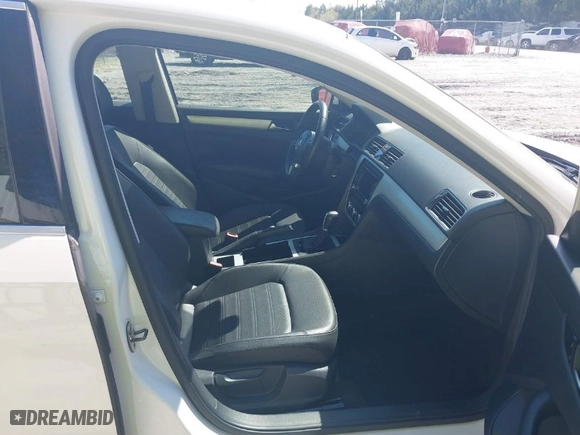 2012 Volkswagen Passat SE w/Sunroof with VIN 1VWBM7A32CC034133, listed as a IAAI auction lot 41889788 with 154,028 mi miles. Bid and sale history available at carsss.com. Image 5.