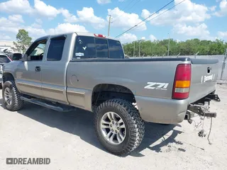 2000 Chevrolet Silverado 1500 Classic Work Truck with VIN 1GCEK19V5YE264057, listed as a IAAI auction lot 41951426 with 251,674 mi miles. Bid and sale history available at carsss.com. Image 3.