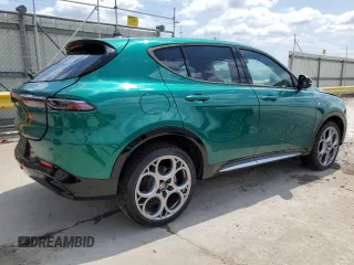 2024 Alfa Romeo Tonale Ti z VIN ZASPATCW0R3055934, wystawiony jako Copart lot #67899114 z przebiegiem 4211 mil mil oraz Szkody całkowita. Historia ofert i sprzedaży dostępna na DreamBid. Obrazek 3.