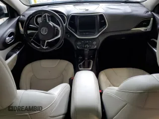 2017 Jeep Cherokee Overland z VIN 1C4PJMJS7HW525455, wystawiony jako Copart lot #61382445 z przebiegiem 83 499 mil mil oraz Szkoda całkowita • Salvage title. Historia ofert i sprzedaży dostępna na DreamBid. Obrazek 8.