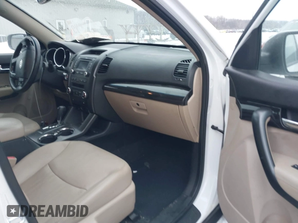 2013 Kia Sorento EX with VIN 5XYKU3A20DG325830, listed as a IAAI auction lot 41350790 with 98,093 mi miles and . Bid and sale history available at carsss.com. Image 5.