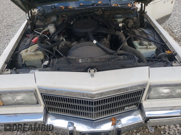 1991 Cadillac Brougham z VIN 1G6DW54E6MR710852, wystawiony jako Copart lot #76027004 z przebiegiem Nie podano mil oraz Szkody całkowita. Historia ofert i sprzedaży dostępna na DreamBid. Obrazek 11.