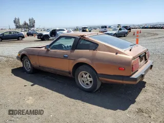 1982 Datsun 280ZX z VIN JN1HZ04S0CX433451, wystawiony jako Copart lot #53912864 z przebiegiem 200 629 mil mil oraz Tytuł czysty. Historia ofert i sprzedaży dostępna na DreamBid. Obrazek 2.