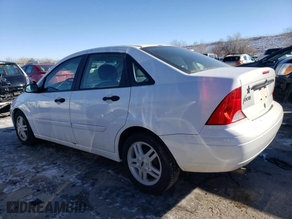 2000 Ford Focus SE with VIN 1FAFP34P7YW330697, listed as a Copart auction lot 88234905 with 40,484 mi miles and Clean Title. Bid and sale history available at carsss.com. Image 2.