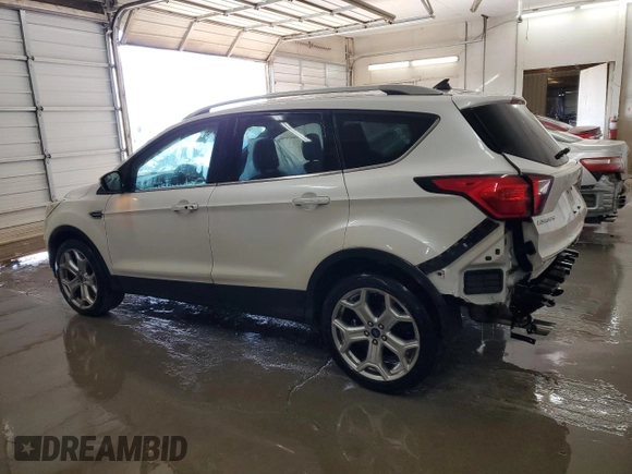 2019 Ford Escape Titanium с VIN 1FMCU0J94KUA44606, выставлен на аукционе Copart как лот 51790035 с пробегом 70 190 миль миль и На запчасти • Non repairable. История ставок и продаж доступна на DreamBid. Изображение 2.