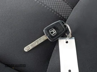 2020 Honda Civic LX z VIN 2HGFC2F65LH503209, wystawiony jako IAAI lot #42179492 z przebiegiem 50 747 mil mil oraz . Historia ofert i sprzedaży dostępna na DreamBid. Obrazek 11.