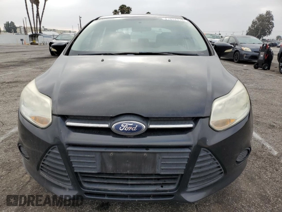 2013 Ford Focus SE z VIN 1FADP3F20DL335132, wystawiony jako Copart lot #61042315 z przebiegiem 149 443 mil mil oraz Czysty tytuł • Clean title. Historia ofert i sprzedaży dostępna na DreamBid. Obrazek 5.