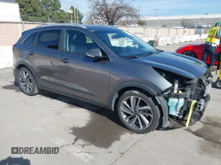 2017 Kia Niro Touring with VIN KNDCE3LC0H5051499, listed as a IAAI auction lot 41550176 with 82,592 mi miles. Bid and sale history available at carsss.com. Image 1.