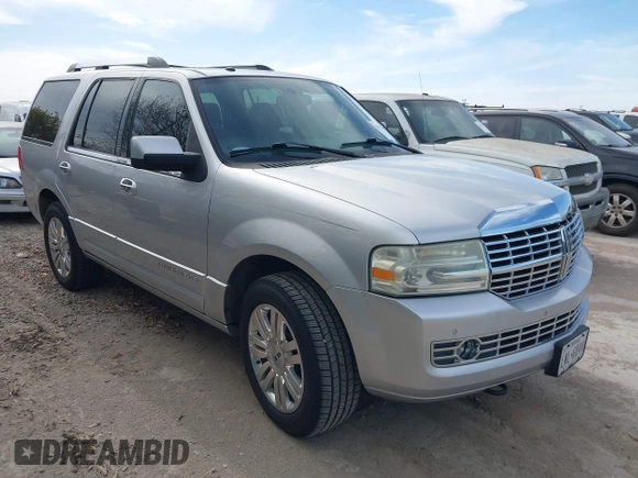 2011 Lincoln Navigator z VIN 5LMJJ2H56BEJ00020, wystawiony jako IAAI lot #41821157 z przebiegiem 143 284 mil mil oraz . Historia ofert i sprzedaży dostępna na DreamBid. Obrazek 1.