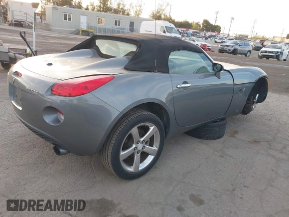 2006 Pontiac Solstice z VIN 1G2MB35B36Y119456, wystawiony jako IAAI lot #41850695 z przebiegiem 135 911 mil mil oraz . Historia ofert i sprzedaży dostępna na DreamBid. Obrazek 4.