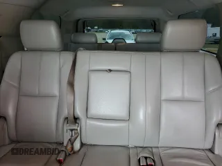2014 Chevrolet Suburban LT z VIN 1GNSCJE00ER157634, wystawiony jako Copart lot #53271405 z przebiegiem 244 830 mil mil oraz Czysty tytuł • Clean title. Historia ofert i sprzedaży dostępna na DreamBid. Obrazek 10.