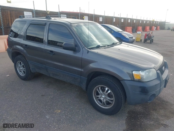 2006 Ford Escape XLT with VIN 1FMYU93126KC04632, listed as a IAAI auction lot 41912068 with 133,216 mi miles. Bid and sale history available at carsss.com. Image 1.
