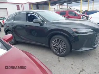 2024 Lexus RX 450h+ Luxury z VIN JTJCJMGA1R2022295, wystawiony jako IAAI lot #41778650 z przebiegiem 1822 mil mil oraz . Historia ofert i sprzedaży dostępna na DreamBid. Obrazek 13.