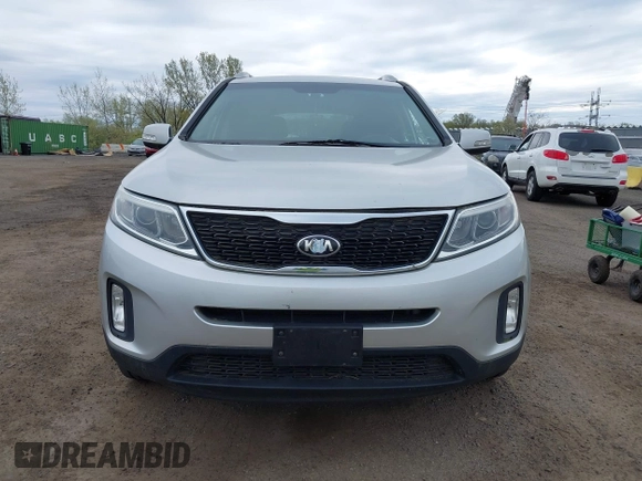 2015 Kia Sorento LX with VIN 5XYKTCA60FG639308, listed as a IAAI auction lot 42037202 with 150,444 mi miles. Bid and sale history available at carsss.com. Image 12.