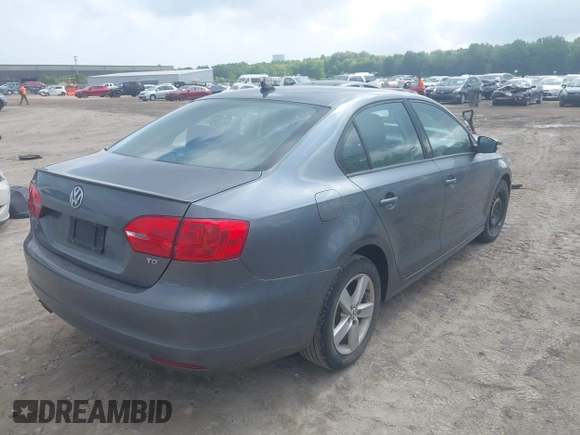 2012 Volkswagen Jetta TDI w/Premium & Nav с VIN 3VWLL7AJ1CM394756, выставлен на аукционе IAAI как лот 42378030 с пробегом 130 515 миль миль и . История ставок и продаж доступна на DreamBid. Изображение 4.