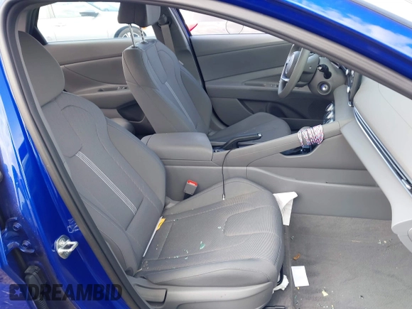 2024 Hyundai Elantra SE z VIN KMHLL4DG8RU782505, wystawiony jako IAAI lot #41934014 z przebiegiem 21 137 mil mil oraz . Historia ofert i sprzedaży dostępna na DreamBid. Obrazek 5.