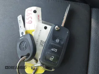 2015 Volkswagen Tiguan SE z VIN WVGBV7AX7FW056002, wystawiony jako IAAI lot #42122641 z przebiegiem 77 037 mil mil oraz . Historia ofert i sprzedaży dostępna na DreamBid. Obrazek 11.