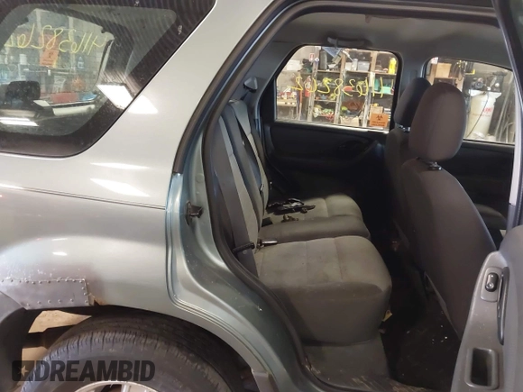 2005 Ford Escape XLS Value with VIN 1FMYU92Z25KD28826, listed as a IAAI auction lot 41638262 with 1 mi miles. Bid and sale history available at carsss.com. Image 8.