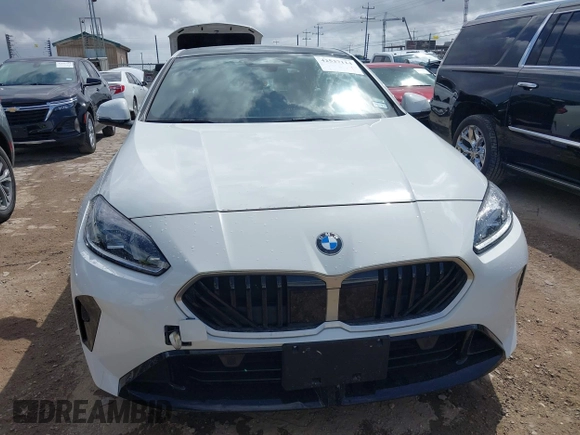 2025 BMW 2 Series 228 xDrive z VIN WBA23GG06S7S55337, wystawiony jako IAAI lot #42537114 z przebiegiem 5 917 mil mil oraz . Historia ofert i sprzedaży dostępna na DreamBid. Obrazek 12.