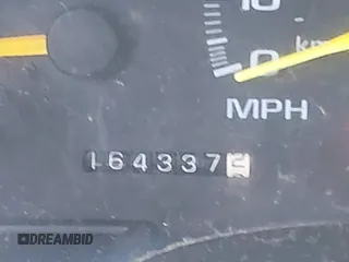 1997 GMC Suburban z VIN 1GKGK26J6VJ758001, wystawiony jako IAAI lot #41457050 z przebiegiem 164 337 mil mil oraz . Historia ofert i sprzedaży dostępna na DreamBid. Obrazek 7.