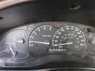 2000 Ford Explorer XLT with VIN 1FMZU83P4YUA57305, listed as a Copart auction lot 45678075 with 237,249 mi miles and Salvage title. Bid and sale history available at DreamBid. Image 9.
