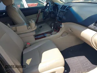 2013 Toyota Highlander Limited z VIN 5TDDK3EH1DS184444, wystawiony jako IAAI lot #42237051 z przebiegiem 247 444 mil mil oraz . Historia ofert i sprzedaży dostępna na DreamBid. Obrazek 5.