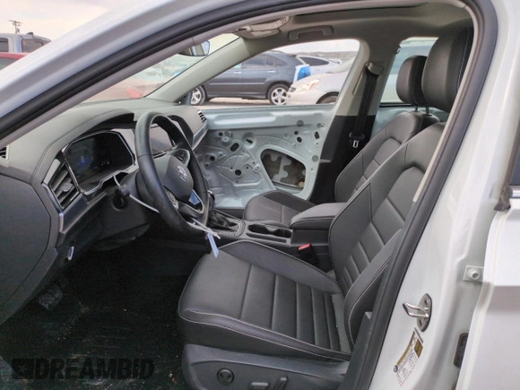 2024 Volkswagen Jetta SE with VIN 3VW7M7BU0RM012863, listed as a Copart auction lot 60212015 with 14,652 mi miles and Salvage title. Bid and sale history available at DreamBid. Image 7.