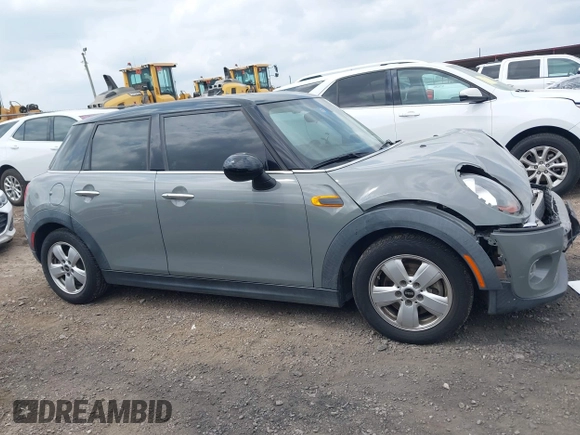 2015 MINI Hardtop 4 Door with VIN WMWXS5C56FT830418, listed as a IAAI auction lot 42132285 with 111,428 mi miles and . Bid and sale history available at DreamBid. Image 13.