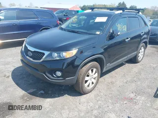 2013 Kia Sorento LX with VIN 5XYKTDA67DG375524, listed as a IAAI auction lot 41824511 with 175,604 mi miles. Bid and sale history available at carsss.com. Image 2.