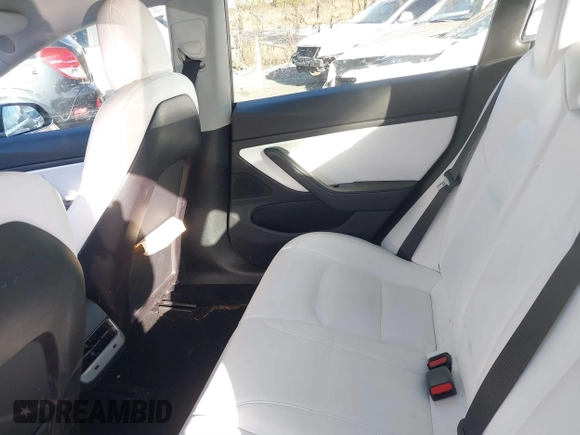 2019 Tesla Model 3 Mid Range z VIN 5YJ3E1EA4KF317872, wystawiony jako IAAI lot #41491269 z przebiegiem 90 772 mil mil oraz . Historia ofert i sprzedaży dostępna na DreamBid. Obrazek 8.