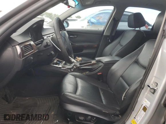 2007 BMW 3 Series 328i with VIN WBAVA33537KX82687, listed as a Copart auction lot 61492395 with 167,903 mi miles and Salvage title. Bid and sale history available at DreamBid. Image 7.
