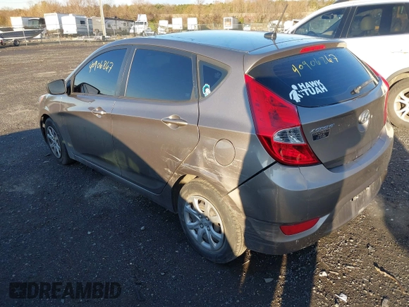 2013 Hyundai Accent GS z VIN KMHCT5AE8DU126970, wystawiony jako IAAI lot #40906867 z przebiegiem 142 484 mil mil oraz . Historia ofert i sprzedaży dostępna na DreamBid. Obrazek 6.