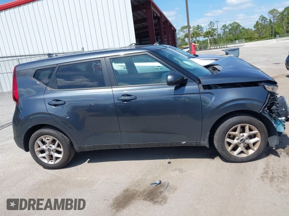 2020 Kia Soul S with VIN KNDJ23AU8L7073811, listed as a IAAI auction lot 39234877 with 42,594 mi miles. Bid and sale history available at carsss.com. Image 13.