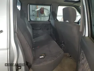 2000 Nissan Frontier XE z VIN 1N6ED27Y0YC391322, wystawiony jako Copart lot #60598405 z przebiegiem Nie podano mil oraz Czysty tytuł • Clean title. Historia ofert i sprzedaży dostępna na DreamBid. Obrazek 10.