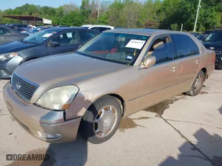 2002 Lexus LS 430 with VIN JTHBN30F720075313, listed as a IAAI auction lot 41964575 with 147,662 mi miles. Bid and sale history available at carsss.com. Image 2.