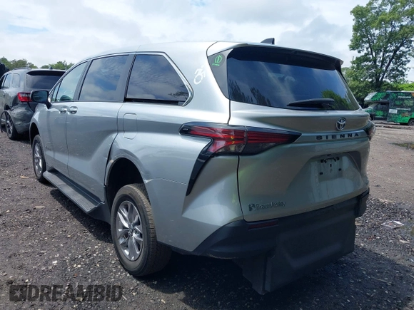 2022 Toyota Sienna LE z VIN 5TDKRKEC9NS118226, wystawiony jako IAAI lot #42535412 z przebiegiem 74 084 mil mil oraz . Historia ofert i sprzedaży dostępna na DreamBid. Obrazek 3.