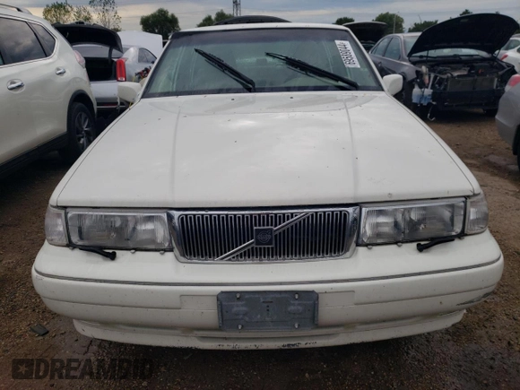 1998 Volvo S90 z VIN YV1KS9609W1140012, wystawiony jako Copart lot #69589044 z przebiegiem 175 864 mil mil oraz Szkoda całkowita • Salvage title. Historia ofert i sprzedaży dostępna na DreamBid. Obrazek 5.