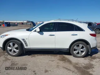 2017 Infiniti QX70 z VIN JN8CS1MU0HM143050, wystawiony jako IAAI lot #41712100 z przebiegiem 123 907 mil mil oraz . Historia ofert i sprzedaży dostępna na DreamBid. Obrazek 15.
