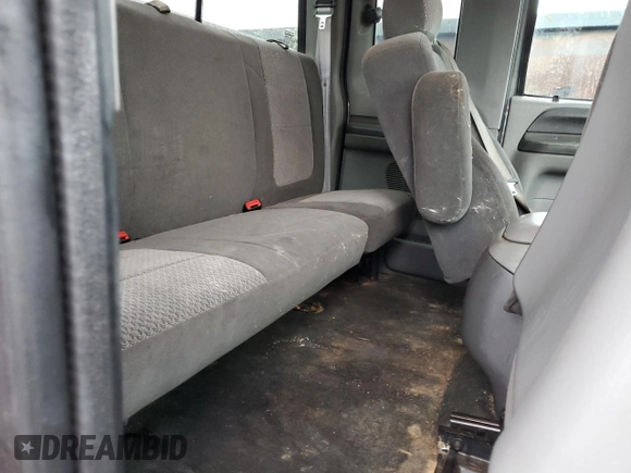 2003 Ford F-250 XL z VIN 1FTNX20F73EA04409, wystawiony jako Copart lot #84228714 z przebiegiem 142 641 mil mil oraz Szkoda całkowita • Salvage title. Historia ofert i sprzedaży dostępna na DreamBid. Obrazek 10.