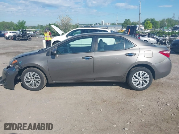 2018 Toyota Corolla L z VIN 2T1BURHE9JC971913, wystawiony jako IAAI lot #42220378 z przebiegiem 113 437 mil mil oraz . Historia ofert i sprzedaży dostępna na DreamBid. Obrazek 14.