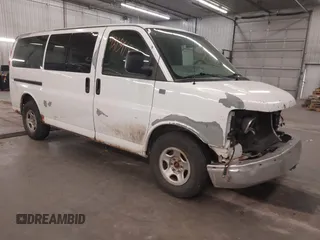 2007 Chevrolet City Express Cargo z VIN 1GCFH15Z171190458, wystawiony jako IAAI lot #42159150 z przebiegiem 223 780 mil mil oraz . Historia ofert i sprzedaży dostępna na DreamBid. Obrazek 1.