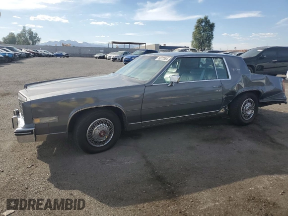 1985 Cadillac Eldorado z VIN 1G6EL5786FE628861, wystawiony jako Copart lot #76372384 z przebiegiem 15 146 mil mil oraz Szkody całkowita. Historia ofert i sprzedaży dostępna na DreamBid. Obrazek 1.