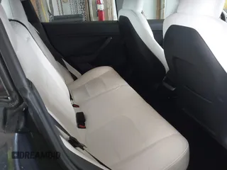 2023 Tesla Model 3 z VIN 5YJ3E1EA2PF591661, wystawiony jako IAAI lot #42014086 z przebiegiem 13 945 mil mil oraz . Historia ofert i sprzedaży dostępna na DreamBid. Obrazek 8.